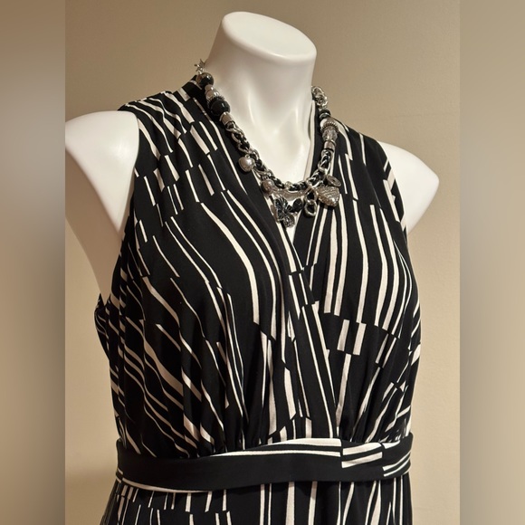 Donna Ricco NY Black & White Lines Halter Top Zip In Back SZ 14W Great Condition - Picture 3 of 14